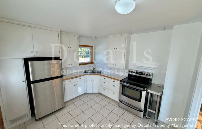 ** Application Pending** Adorable 2 BR home in Manette with View!