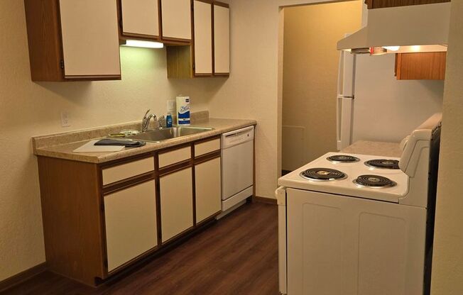 1 bed, 1 bath, 715 sqft, $1,335, Unit 223