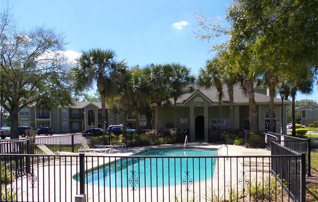 Beautiful 1/1 Wood Floor Condo With a Beautiful  Pool View x Rent close to UCF.