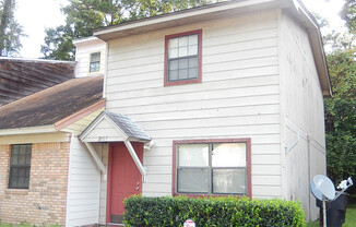 COOL SE 2/1.5 w/ Stainless Steel Appliances, Large Bedrooms! Available Now for $1075/month!