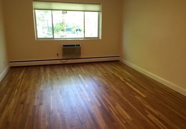 1 bed, 1 bath, 733 sqft, $2,750, Unit 214
