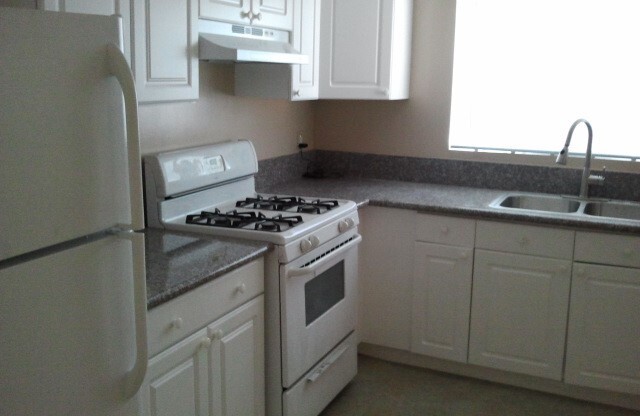 1329 W 37 DR