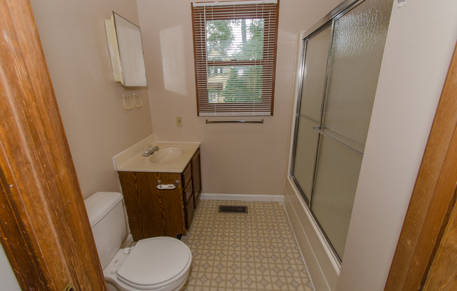 4 beds, 1 bath, $2,150