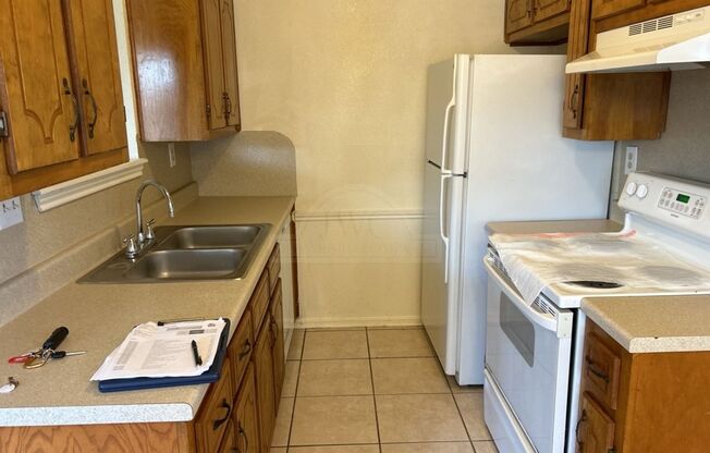 2 beds, 1 bath, $1,095