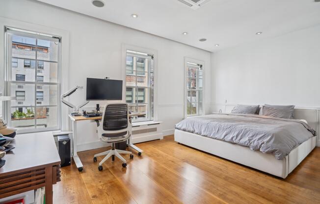 221 W 13 ST