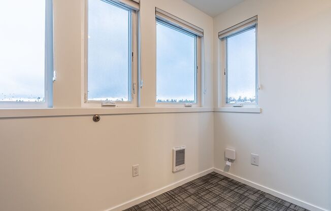 Studio, 1 bath, 201 sqft, $899, Unit 6B