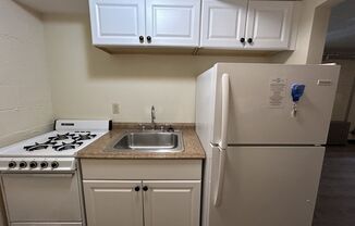 Studio, 1 bath, 410 sqft, $1,050, Unit 21