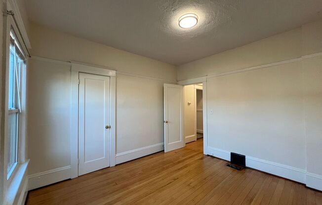 1 bed, 1 bath, 1,000 sqft, $1,550, Unit 421