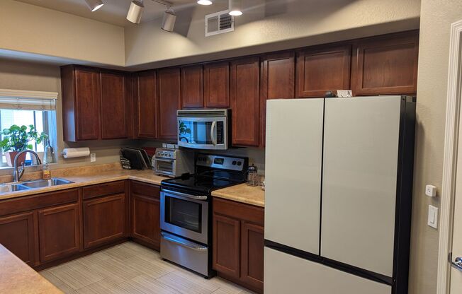 3 beds, 2.5 baths, $2,250, Unit unit 1290