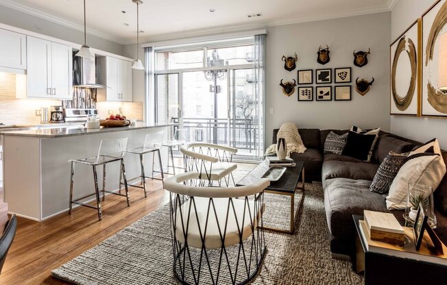 1050 W Monroe 33rd Flr