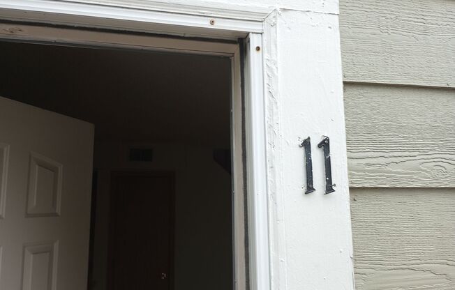 Dearborn 2 bed 1 bath, Great location off Miss. and Sable near I-225 and Aurora Mall