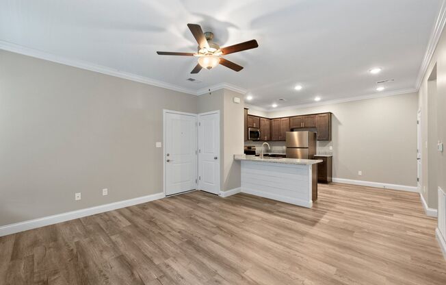 2 beds, 2 baths, 977 sqft, $925, Unit 221