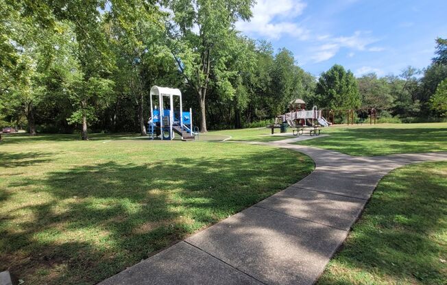 3 beds, 1 bath, 775 sqft, $894, Unit 415-17 Winfield-415 Winfield