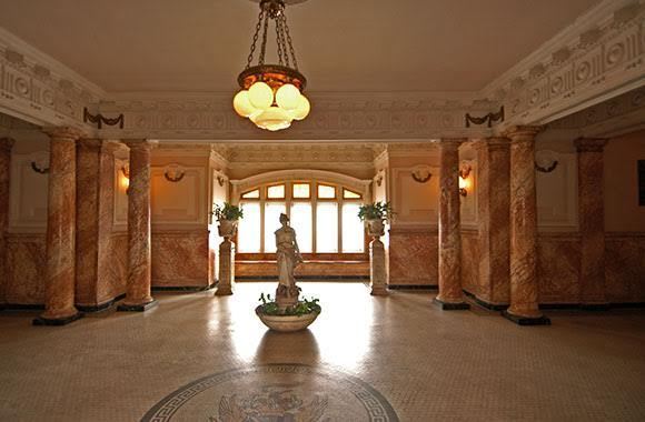 115 W Olympic Pl