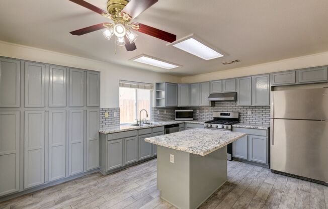 2573 E Skyview