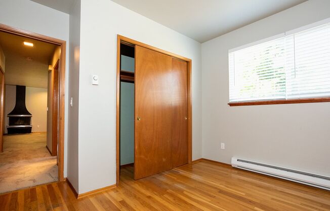 2 beds, 1 bath, $2,100