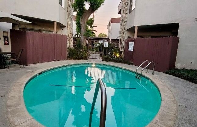 Studio, 1 bath, 373 sqft, $2,095, Unit 25