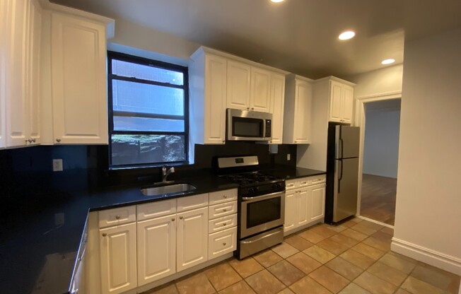 412 W 110 ST