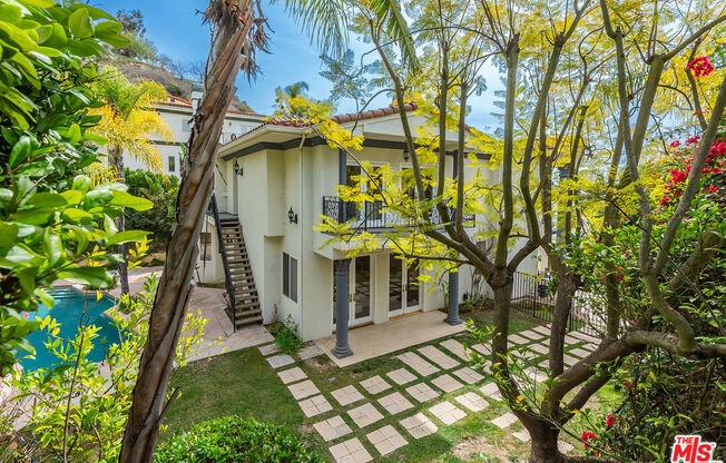 2997 BEVERLY GLN CIR