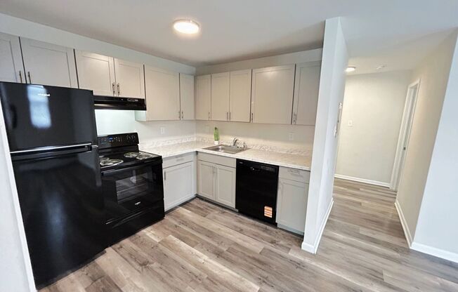 2 beds, 1 bath, 925 sqft, $1,469, Unit B04