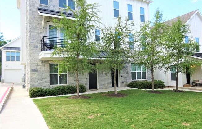 Gorgeous Condo in Desirable East Austin Location