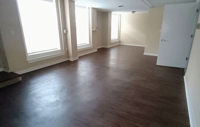 2 beds, 1.5 baths, 1,136 sqft, $1,477, Unit 107