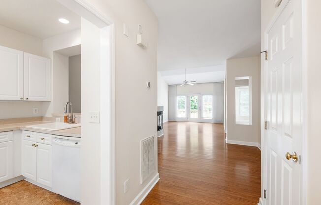 Lovely 3-Bedroom Townhome in Fantastic Raleigh Location!