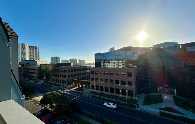 Water Views from this West-Facing Top Floor Apartment!