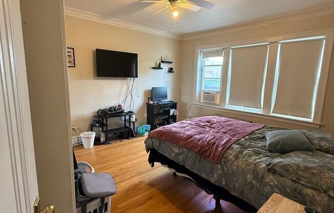 2 beds, 1 bath, 950 sqft, $1,680, Unit 4413-2B