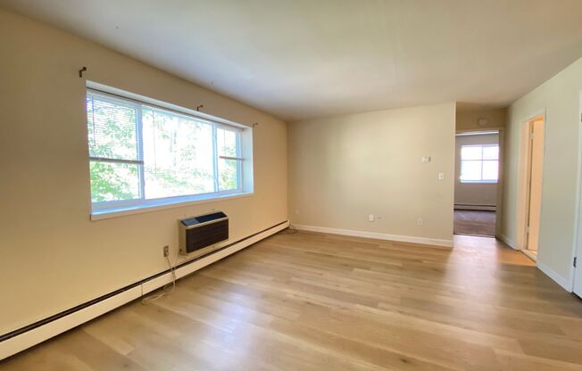 2 beds, 1 bath, $1,375, Unit 307