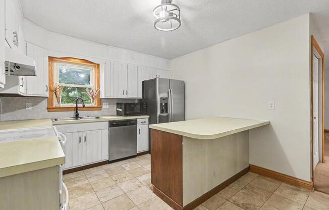 4 beds, 2 baths, 2,078 sqft, $2,495