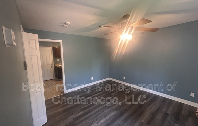 1027 W 37 ST