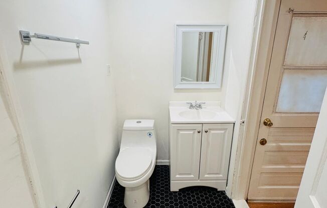 1 bed, 1 bath, 450 sqft, $925, Unit 5