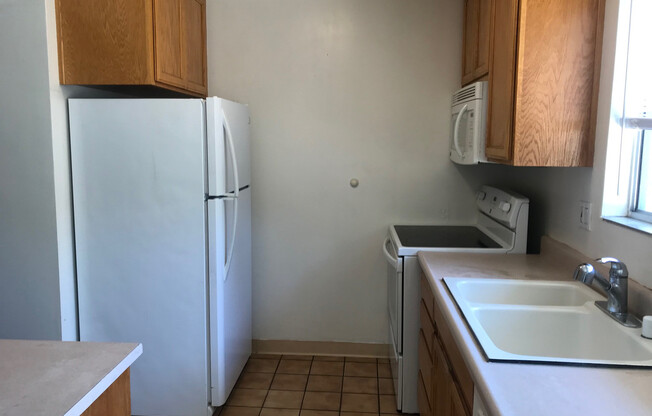 Cozy & Centrally Located 3 Bedroom Townhouse in Fremont!