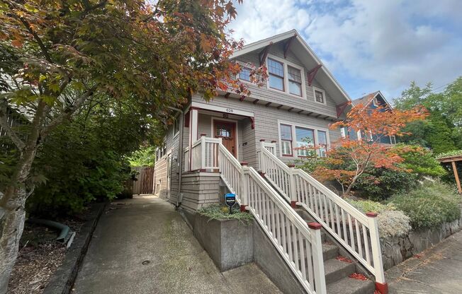 NE 4 Bed 2.5 Bath House ~ King Neighborhood ~ A/C, Washer and Dryer, Hardwoods and More!