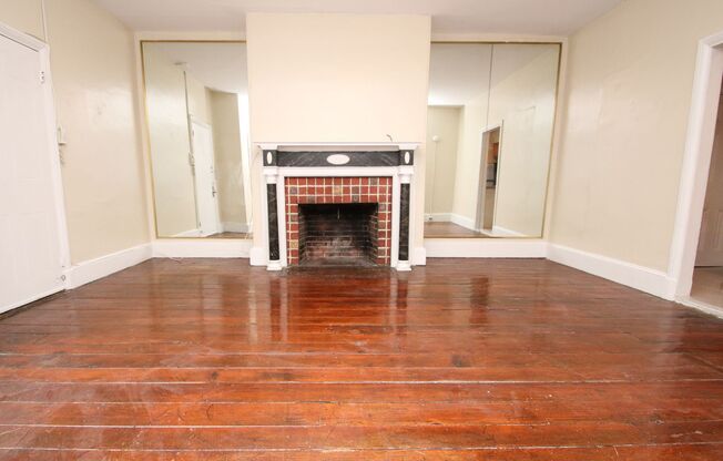 Fabulous Studio w/ Great Natural Light!*Available September*