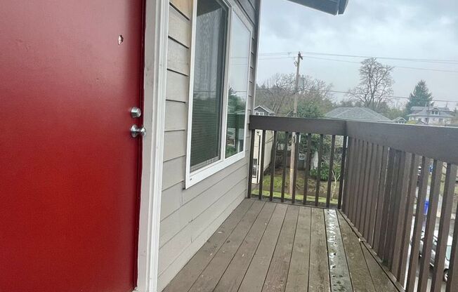 **50% OFF FIRST MONTH'S RENT** Spacious Top Floor One Bedroom with Front Porch and Lots of Storage in Mt Tabor/Montavilla! - PETS WELCOME! Off-Street Parking & Onsite Laundry