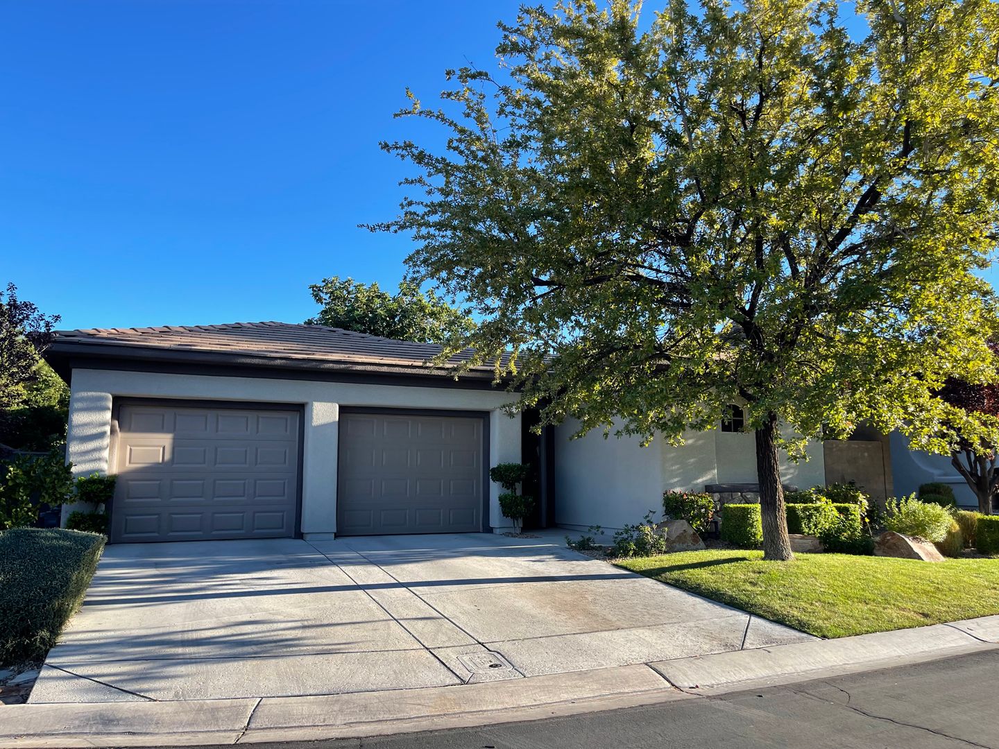 ANTHEM COUNTRY CLUB GUARD GATED 3 BEDROM HOME WITH CASITA