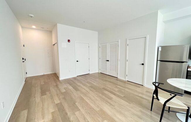 Studio, 1 bath, 414 sqft, $1,335, Unit 101