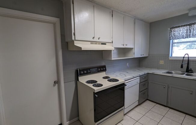 3 beds, 1 bath, $1,200