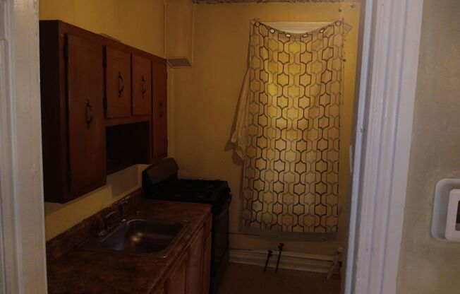 3 beds, 1 bath, $1,000