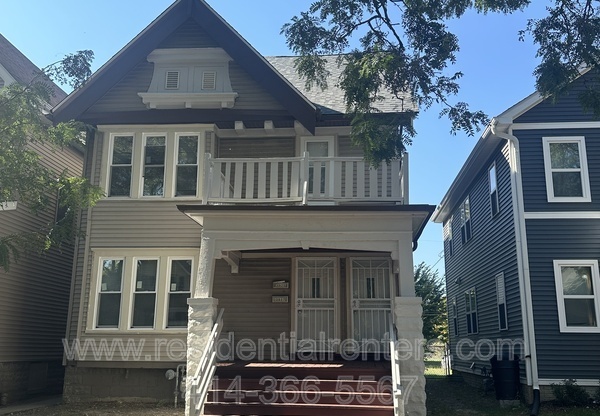 3027 N 6 ST