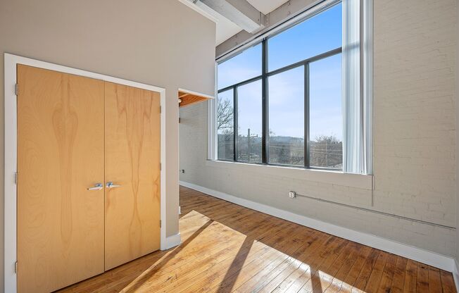 1 bed, 1 bath, 1,439 sqft, $1,653, Unit 3301-211