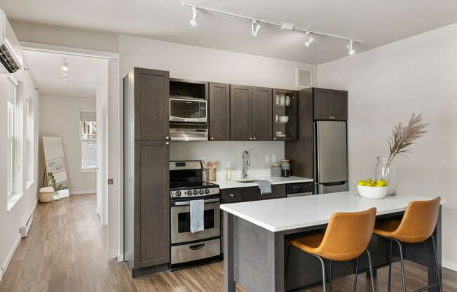 1 bed, 1 bath, 610 sqft, $1,595, Unit 410