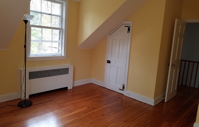 2 beds, 1.5 baths, $1,995