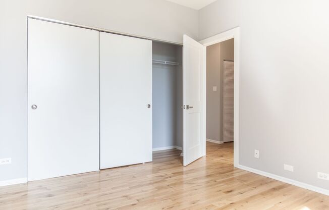 3264 N Clark
