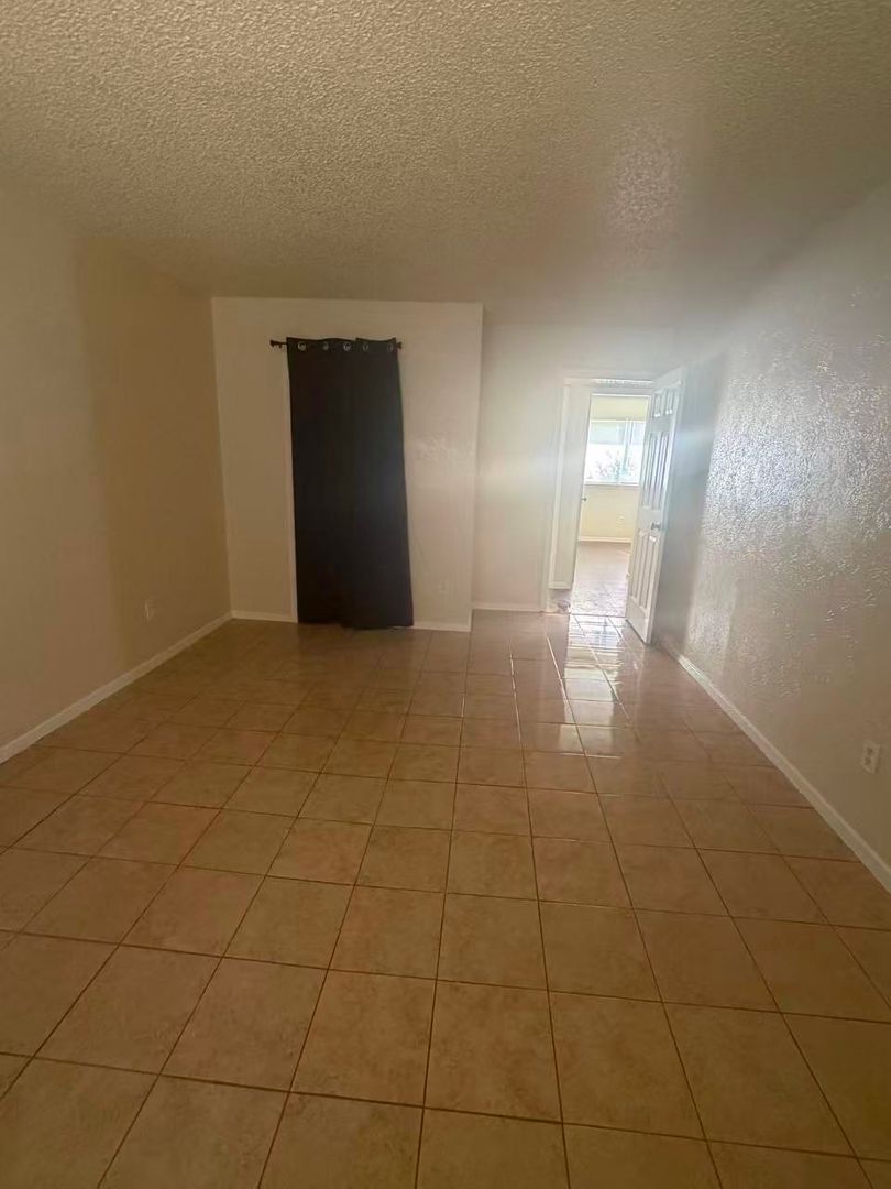 Beautiful 4 Bedroom 2 Bathroom in Garland!