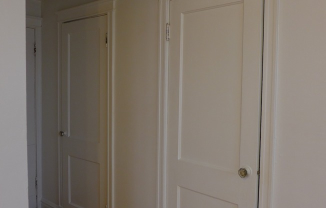 Studio, 1 bath, 400 sqft, $785, Unit 208