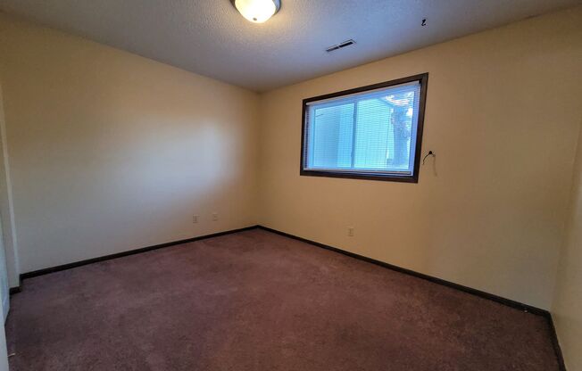 2 beds, 1 bath, 800 sqft, $795