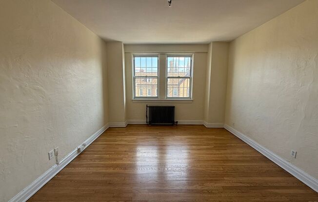 2 beds, 2 baths, 1,303 sqft, $2,200, Unit New King Edward  401